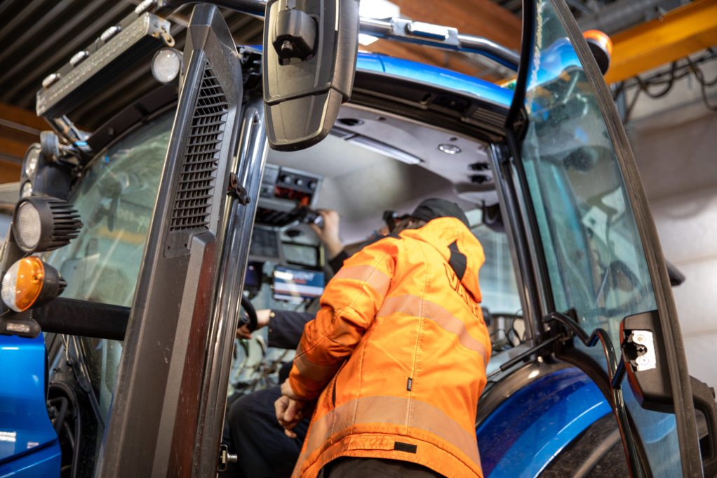 Huoltohallin työtilat