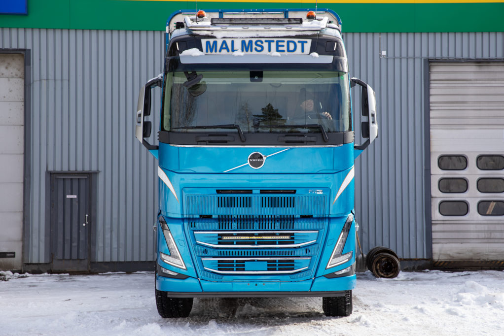 Raskaan kaluston huoltohalli