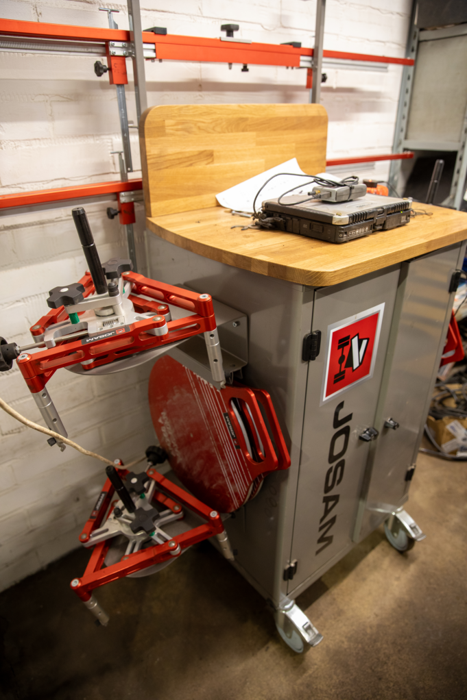 Raskaankaluston akselisuuntaus